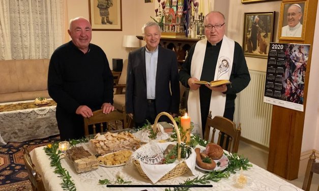 Poświęcenie pokarmów w domu zakonnym jezuitów
