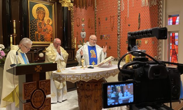 5 N. Wielkanocy i Dzień Matki, Essendon