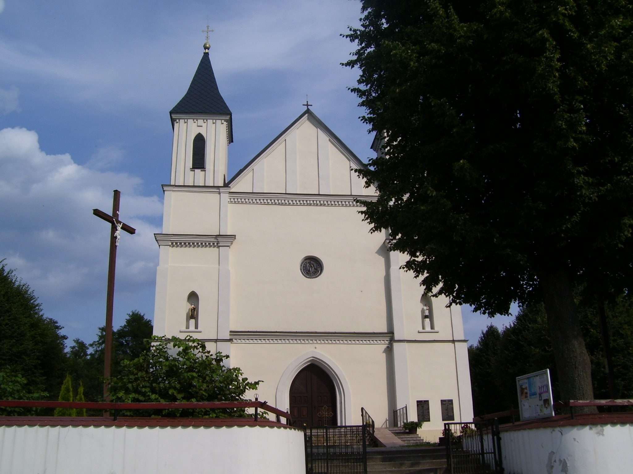 Kościół w Ruskim Brodzie, parafia św. Teresy od Dzieciątka Jezus. Fot. z archiwum autorów