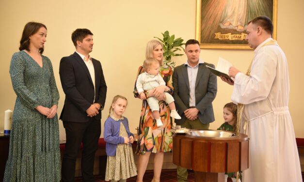 Chrzest małego Juliana w kościele w Essendon, 17 lipca 2022 rok