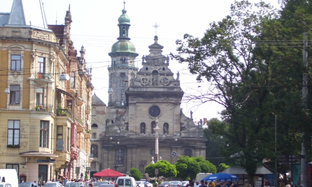 Lwów – dawny kościół bernardynów. Fotografia z archiwum autorów.